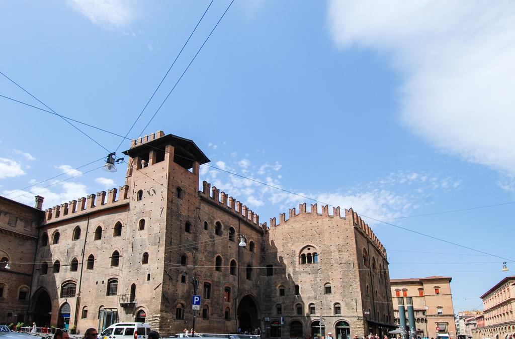 Ur-Nest Piazza Maggiore Болоня Стая снимка